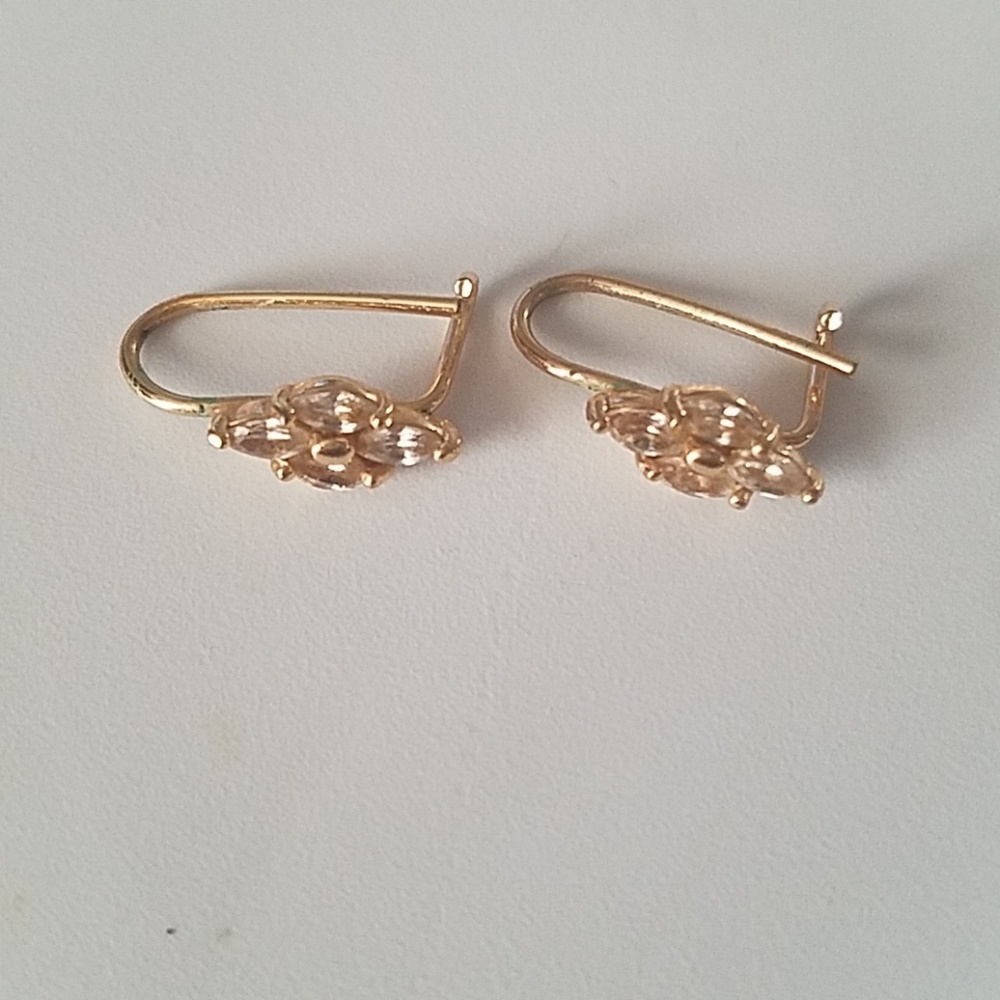 10k gold CZ earring